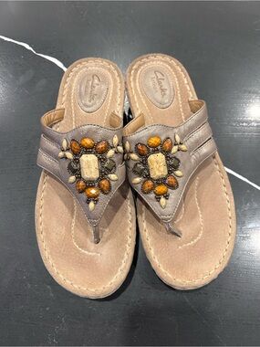 Clarks Artisan Beaded Platform Thong Sandals Metallic Leather Comfort Boho Chic